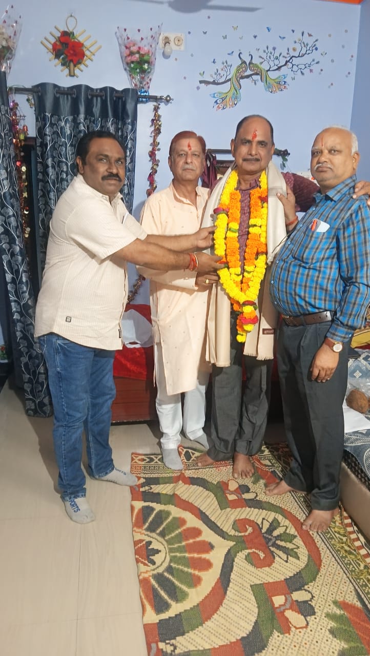 शिक्षक संघ पदाधिकारी सेवा निवृत्त शिक्षक का किये हार्दिक सम्मान कर्मक्षेत्र में की गयी सेवाओं को बातये अनुकरणीय