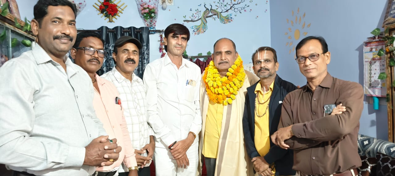 शिक्षक कांग्रेस के नेताओं निवृत्त शिक्षक के साथ की महत्वपूर्ण बैठक प्रवक्ता का सम्मान भी किया गया