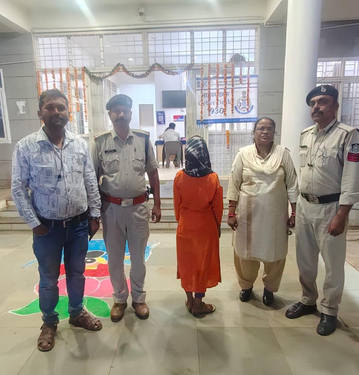 थाना एन.के.जे. पुलिस द्वारा नबालिग बालिका को दस्तयाब कर परिजनो के किया सुपुर्द