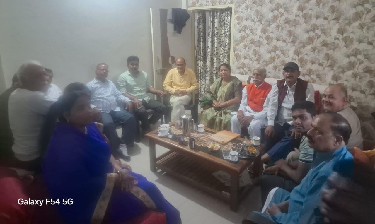 जिले में योग कक्षाओं के विस्तार हेतु पतंजलि योग पीठ की बैठक में बनी रणनीति 21 जिले में योग कक्षाओं के विस्तार हेतु पतंजलि योग पीठ की बैठक में बनी रणनीति