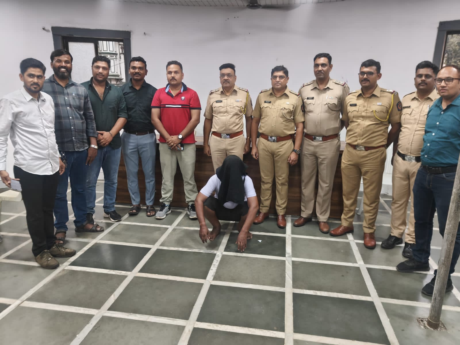 मुंबई में पहचान बदलकर सात साल से रह रहा था हत्या का आरोपी, बरही पुलिस ने किया गिरफ्तार 20 मुंबई में पहचान बदलकर सात साल से रह रहा था हत्या का आरोपी, बरही पुलिस ने किया गिरफ्तार
