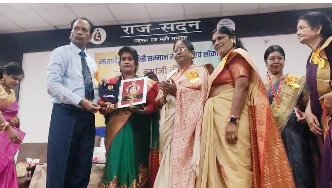 मध्यप्रदेश कवयित्री अवार्ड से सम्मानित हुई रचनाकार समाजसेवी व अधिवक्ता रेखा अंजू तिवारी 18 मध्यप्रदेश कवयित्री अवार्ड से सम्मानित हुई रचनाकार समाजसेवी व अधिवक्ता रेखा अंजू तिवारी