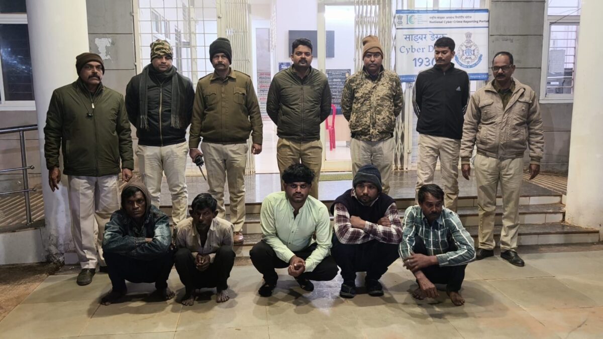 पुलिस का अभियान: 169 वारंटियों व अपराधियों की गिरफ्तारी, सड़क सुरक्षा पर विशेष कार्रवाई 1 पुलिस का अभियान: 169 वारंटियों व अपराधियों की गिरफ्तारी, सड़क सुरक्षा पर विशेष कार्रवाई