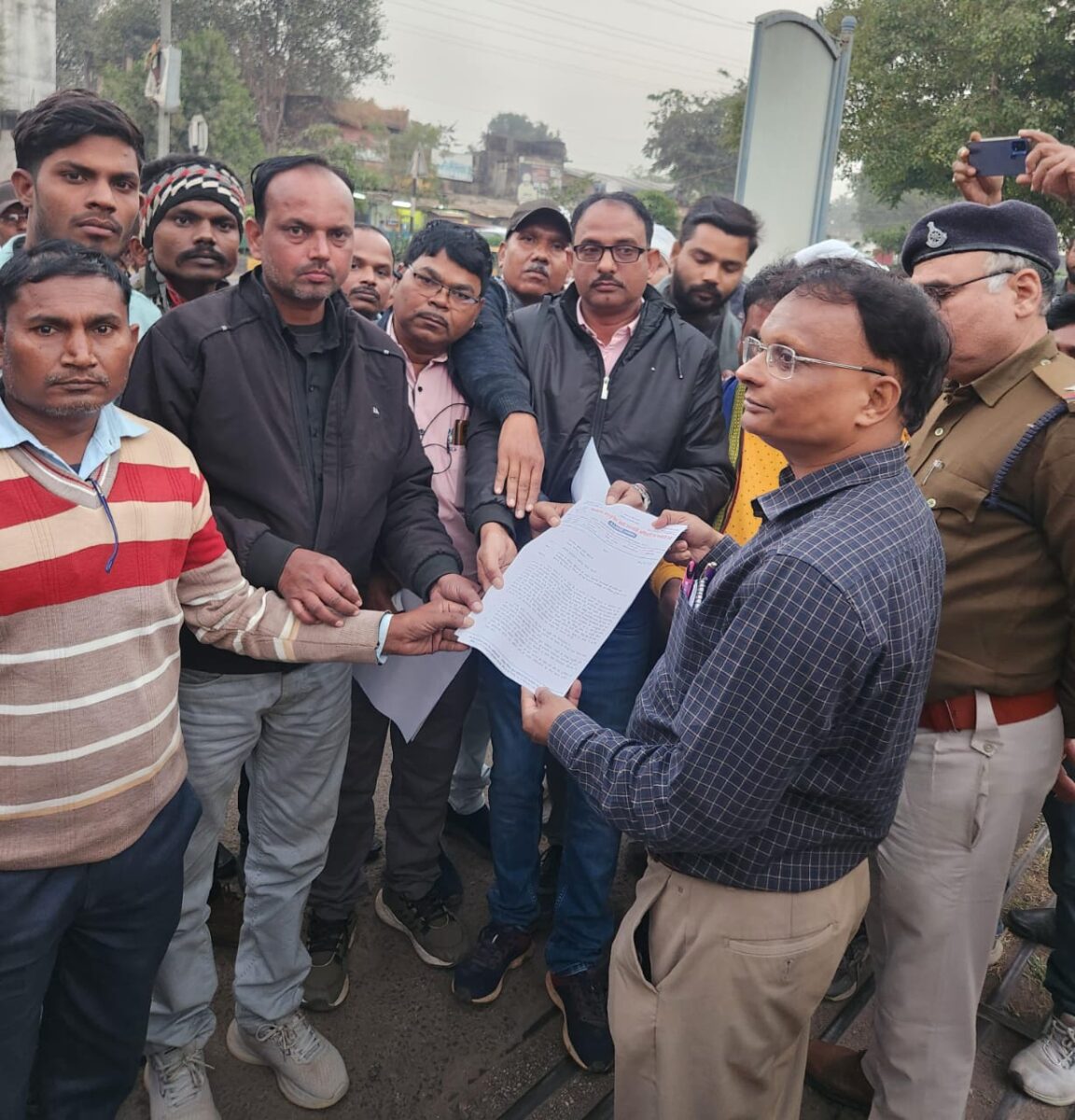 सामाजिक समरसता से ही होगा भेदभाव ख़त्म- अजाक्स, अजाक्स के नवागत प्रदेश अध्यक्ष आईएएस वर्मा के बयानों को तोड़-मरोड़ कर किया गया पेश, मुख्यमंत्री के नाम ज्ञापन सौंपकर मीडिया ट्रायल रोकने की माँग 1 सामाजिक समरसता से ही होगा भेदभाव ख़त्म- अजाक्स, अजाक्स के नवागत प्रदेश अध्यक्ष आईएएस वर्मा के बयानों को तोड़-मरोड़ कर किया गया पेश, मुख्यमंत्री के नाम ज्ञापन सौंपकर मीडिया ट्रायल रोकने की माँग