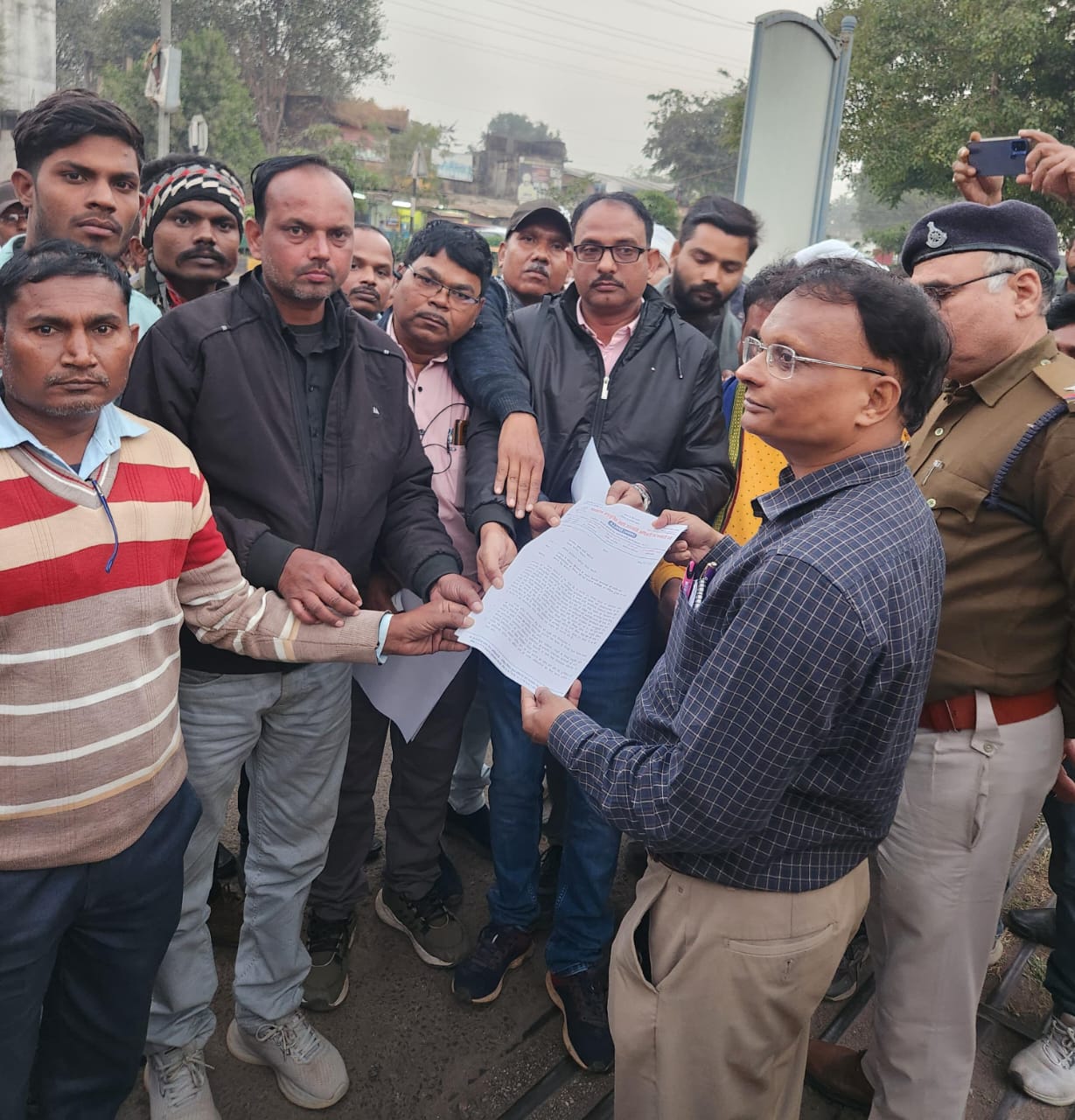 सामाजिक समरसता से ही होगा भेदभाव ख़त्म- अजाक्स, अजाक्स के नवागत प्रदेश अध्यक्ष आईएएस वर्मा के बयानों को तोड़-मरोड़ कर किया गया पेश, मुख्यमंत्री के नाम ज्ञापन सौंपकर मीडिया ट्रायल रोकने की माँग 17 सामाजिक समरसता से ही होगा भेदभाव ख़त्म- अजाक्स, अजाक्स के नवागत प्रदेश अध्यक्ष आईएएस वर्मा के बयानों को तोड़-मरोड़ कर किया गया पेश, मुख्यमंत्री के नाम ज्ञापन सौंपकर मीडिया ट्रायल रोकने की माँग