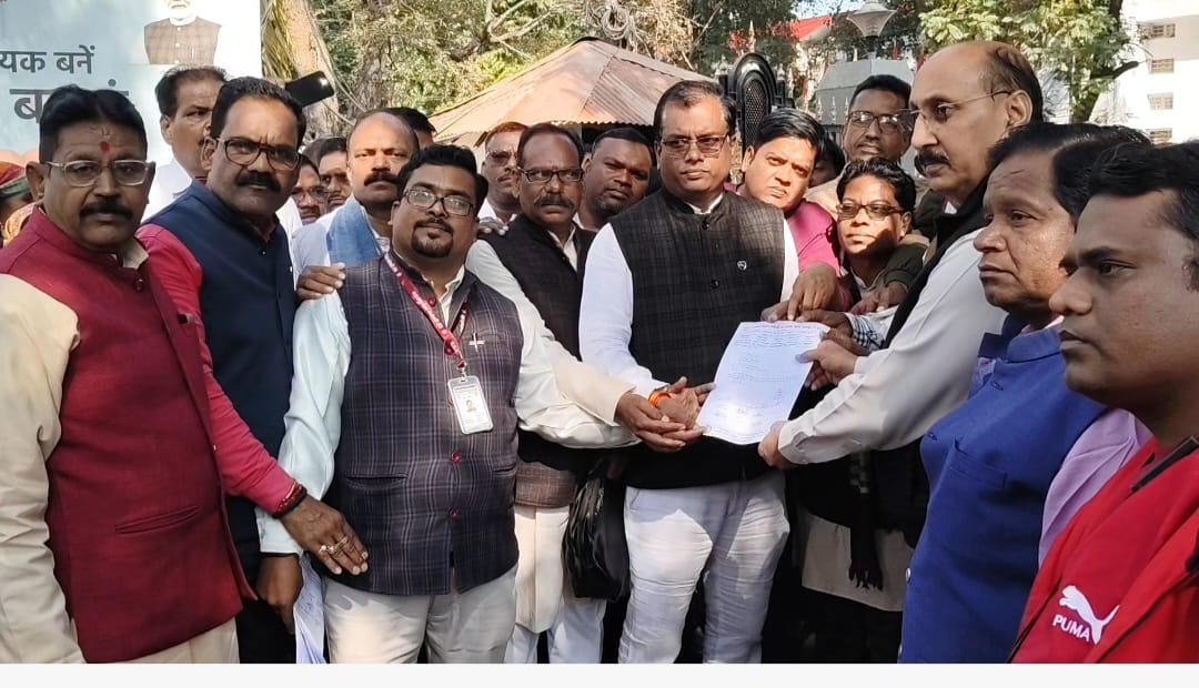 आंदोलन के द्वितीय चरण में 15 सूत्रीय मांगों का ज्ञापन संभागायुक्त को सौपा 16 आंदोलन के द्वितीय चरण में 15 सूत्रीय मांगों का ज्ञापन संभागायुक्त को सौपा