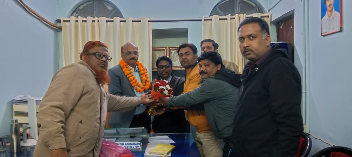 मध्य प्रदेश लघु वेतन कर्मचारी संघ ने किया जिला शिक्षा अधिकारी का स्वागत 1 मध्य प्रदेश लघु वेतन कर्मचारी संघ ने किया जिला शिक्षा अधिकारी का स्वागत