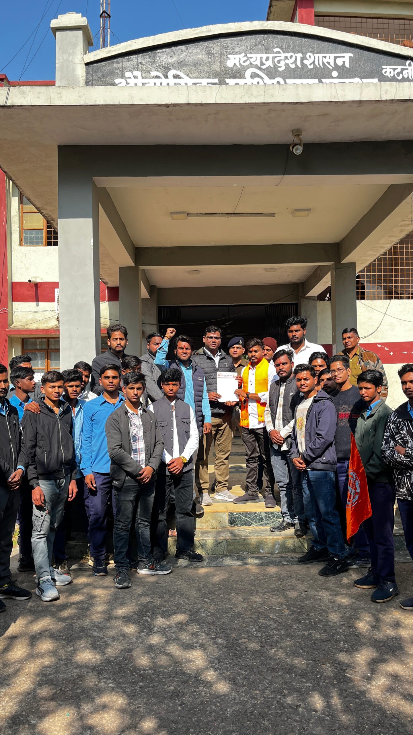 आई.टी.आई.ए.के.जे.में बुनियादी सुविधाओं के सुधार हेतु ABVP ने प्राचार्य को सौंपा ज्ञापन