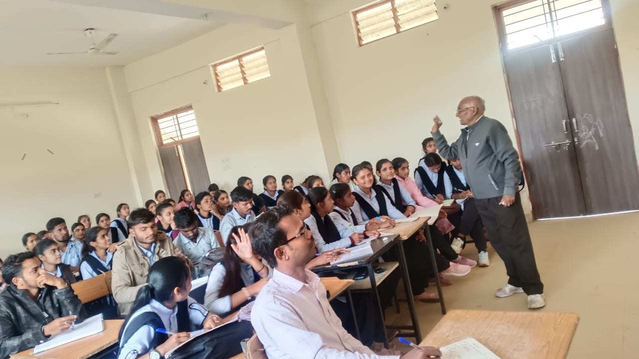 जैविक खाद एवं कीटनाशकों का तकनीकी प्रशिक्षण दिया गया।
