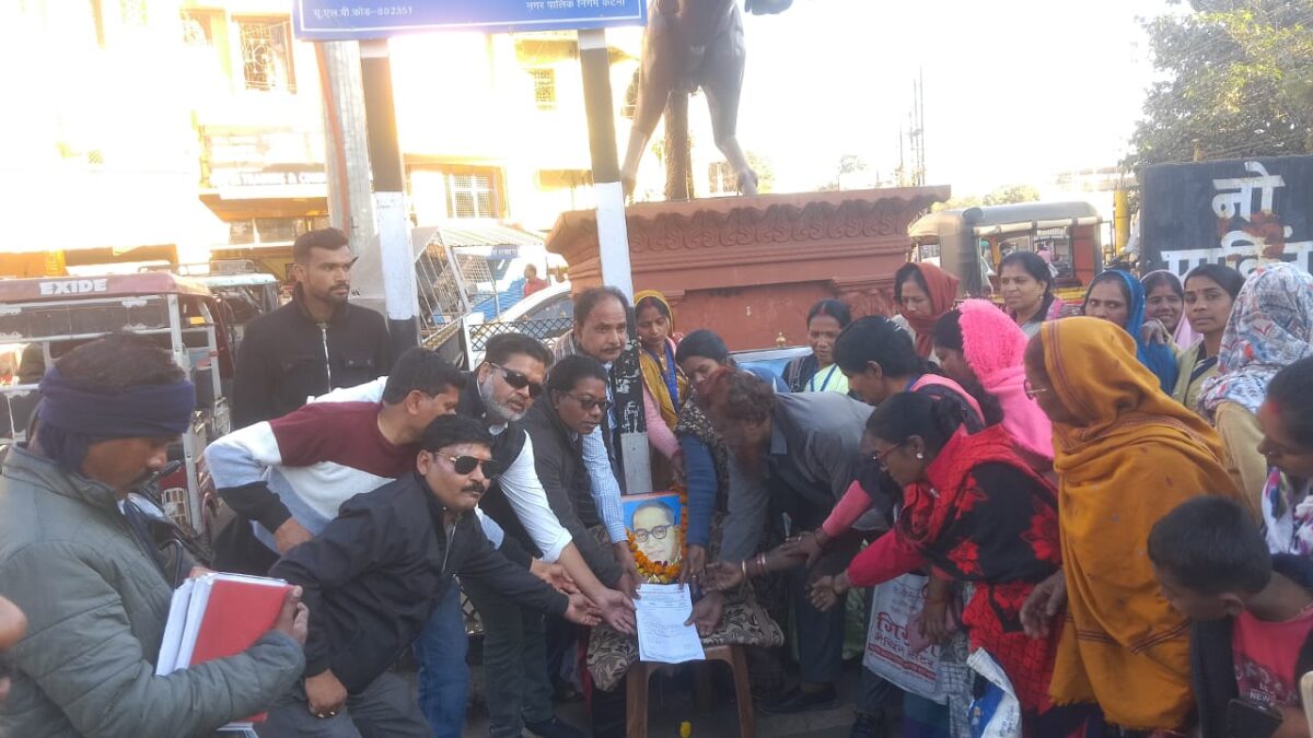 भारत रत्न डॉ अम्बेडकर जी को माल्यार्पण कर संघ ने सौंपा ज्ञापन 1 भारत रत्न डॉ अम्बेडकर जी को माल्यार्पण कर संघ ने सौंपा ज्ञापन