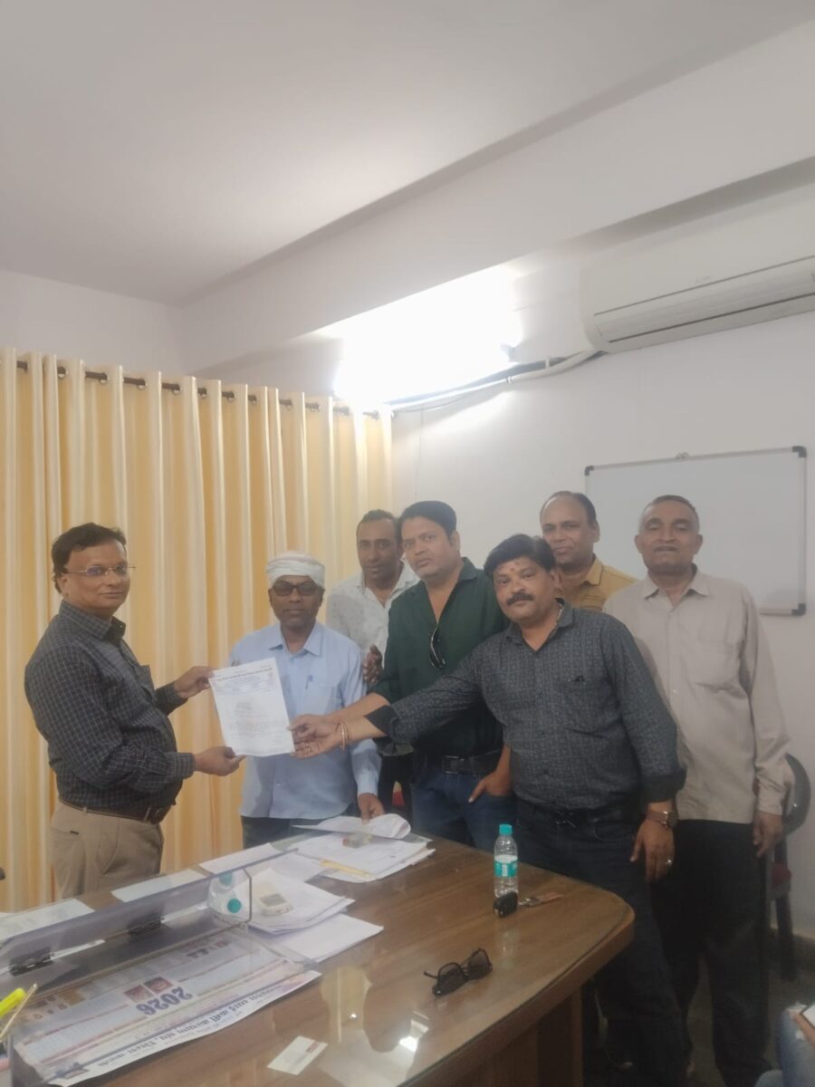 संघ ने माननीय प्रधानमंत्री जी एवं माननीय वित्त मंत्री भारत सरकार नई दिल्ली के नाम का ज्ञापन सौंपा। 1 संघ ने माननीय प्रधानमंत्री जी एवं माननीय वित्त मंत्री भारत सरकार नई दिल्ली के नाम का ज्ञापन सौंपा।