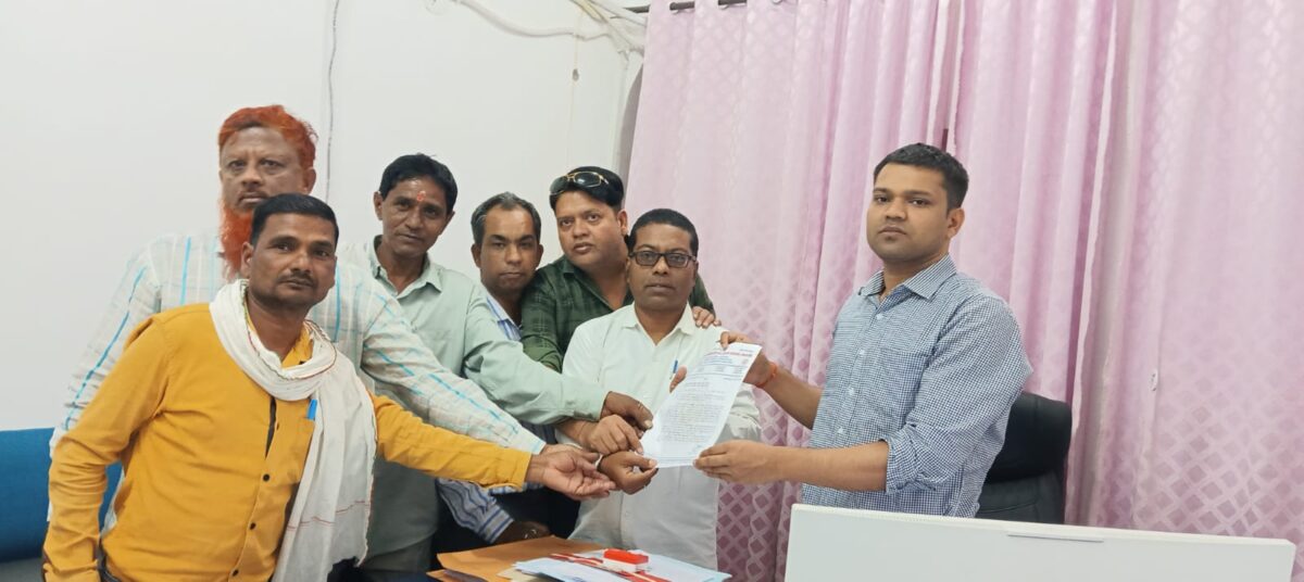 अंशकालीन कर्मचारियों को दैनिक वेतन भोगी कर्मचारी किए जाने हेतु संघ ने सौंपा ज्ञापन।