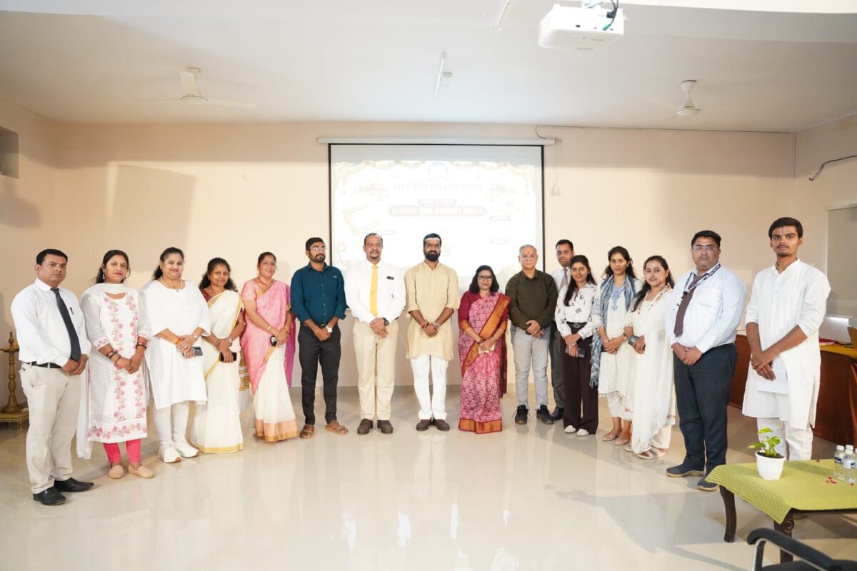 सायना महाविद्यालय में श्रद्धा और भक्ति के साथ मनाया गया व्यास पूजन। गुरु-शिष्य परंपरा का महापर्व: व्यास पूजा - दया शंकर मिश्र। 1 सायना महाविद्यालय में श्रद्धा और भक्ति के साथ मनाया गया व्यास पूजन। गुरु-शिष्य परंपरा का महापर्व: व्यास पूजा - दया शंकर मिश्र।