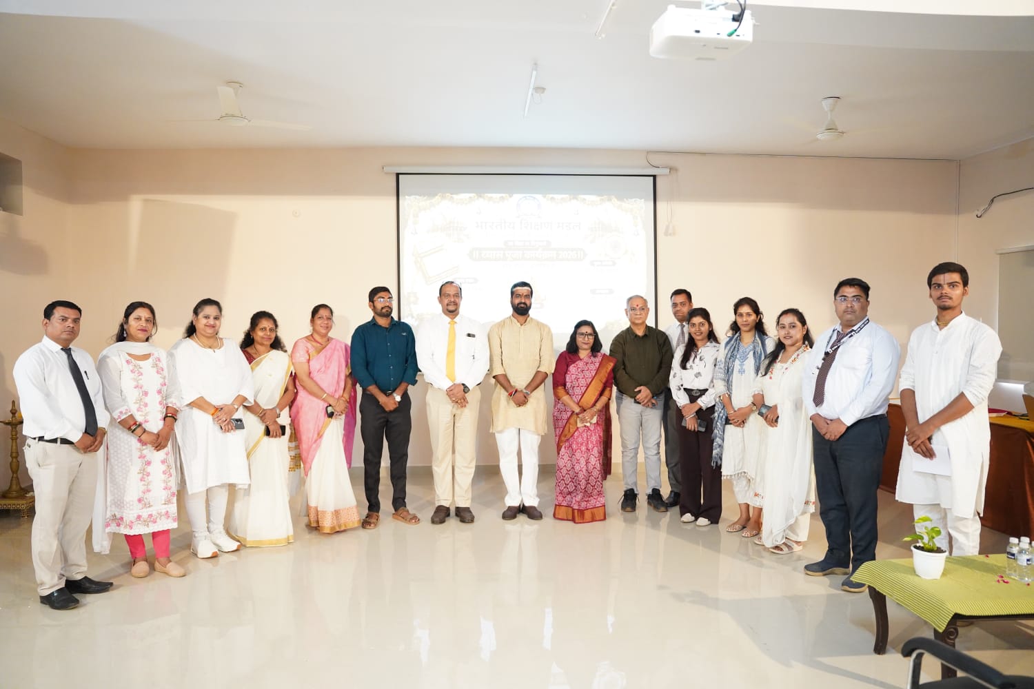 सायना महाविद्यालय में श्रद्धा और भक्ति के साथ मनाया गया व्यास पूजन। गुरु-शिष्य परंपरा का महापर्व: व्यास पूजा - दया शंकर मिश्र।
