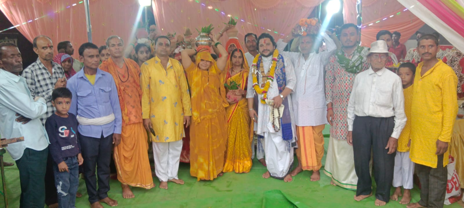 विकासखंड रीठी के ग्राम जमुनिया में कलश यात्रा के साथ श्रीमद्भागवत कथा का शुभारंभ