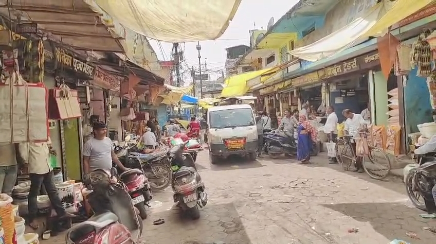 अतिक्रमण के विरुद्ध निगम का अभियान तेज, 32 लोगों पर लगाया 10,200 रुपये का जुर्माना