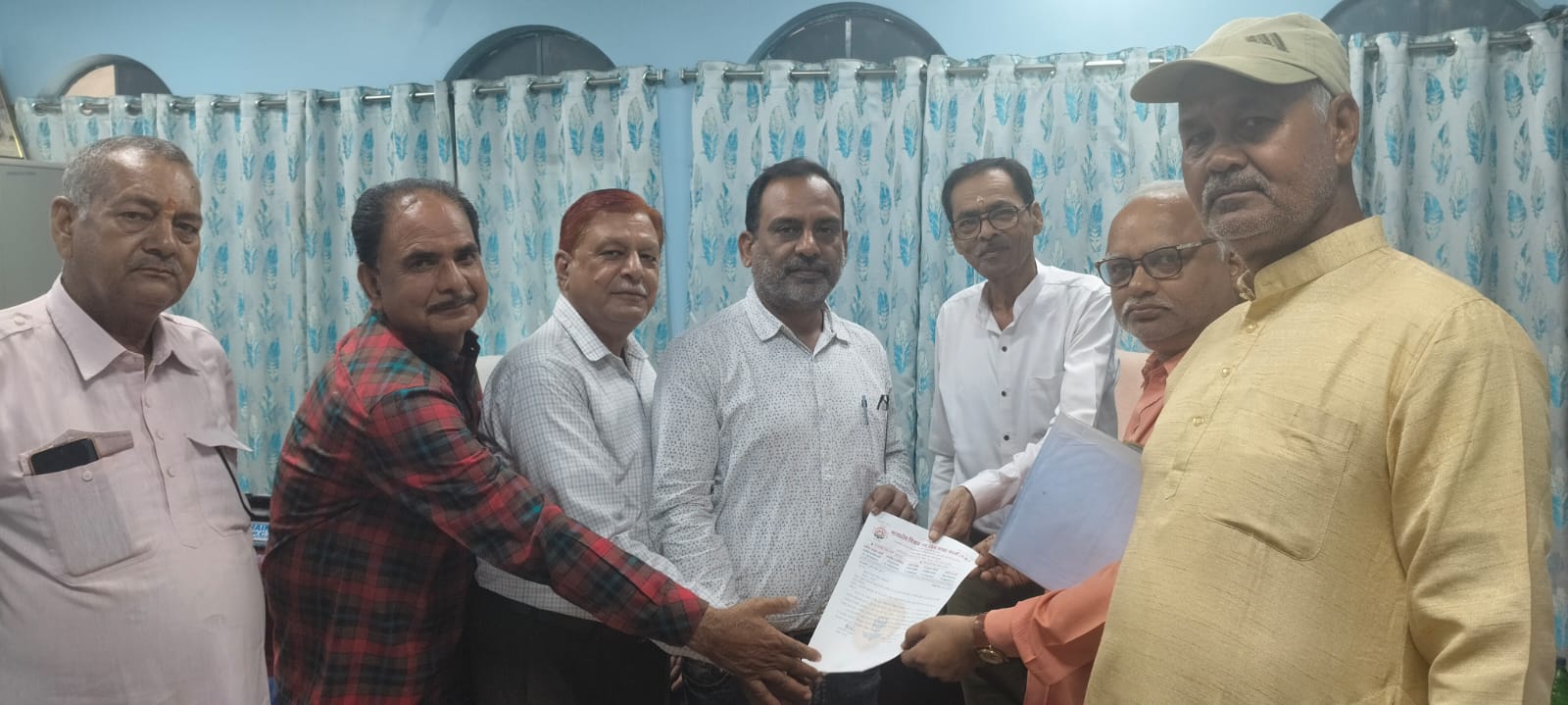 विभागीय अड़ंगेबाजी क़े चलते शिक्षकों की चतुर्थ क्रमोन्नति बनी मज़ाक शिक्षक संघ ने जताई नाराजगी, सौंपा ज्ञापन