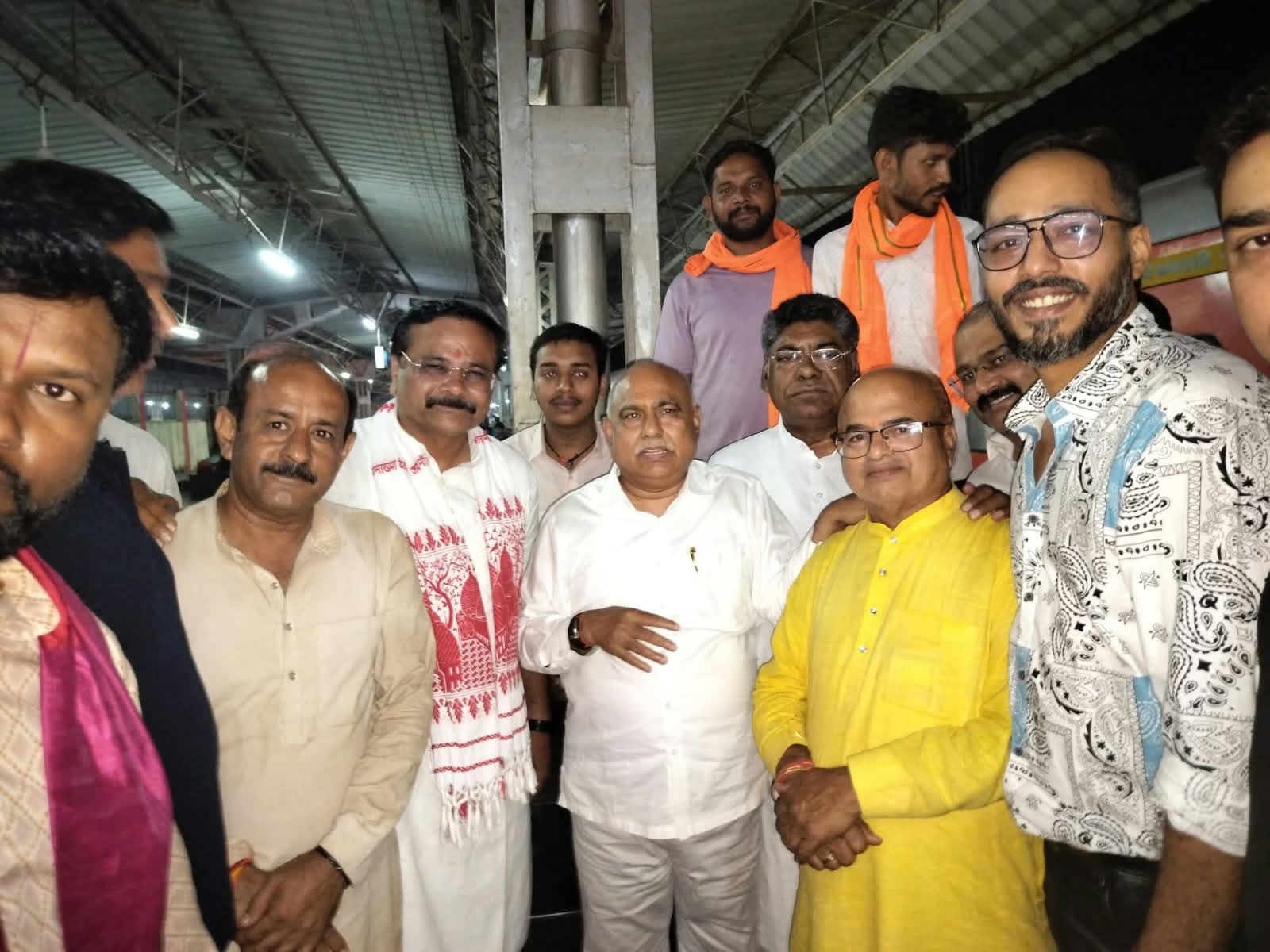 कटनी मुड़वारा स्टेशन पर भाजपा प्रदेशाध्यक्ष हेमंत खंडेलवाल का आत्मीय स्वागत 2 कटनी मुड़वारा स्टेशन पर भाजपा प्रदेशाध्यक्ष हेमंत खंडेलवाल का आत्मीय स्वागत