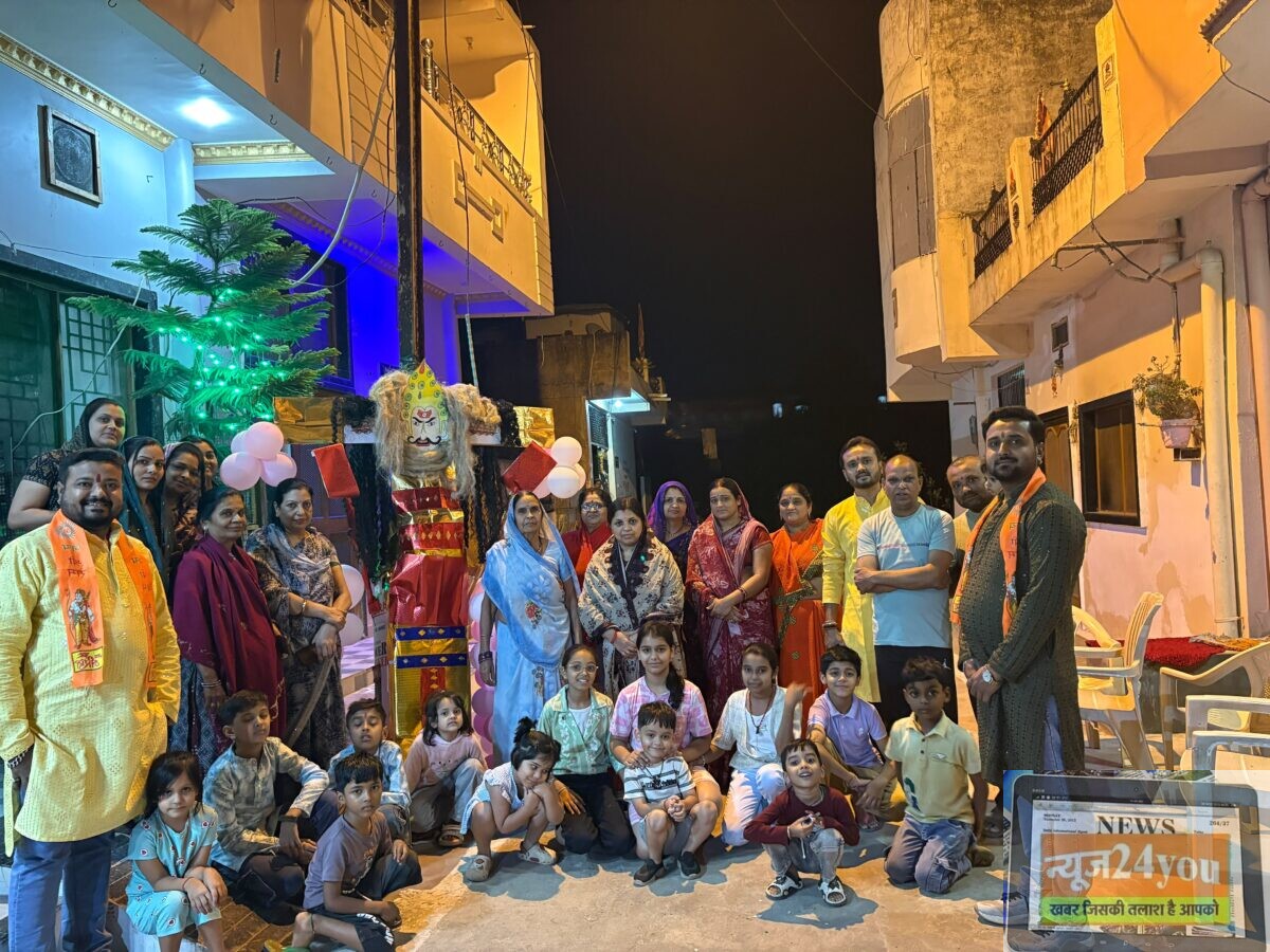 संत नगर में शंभू होलिका उत्सव समिति ने किया रावण दहन, बच्चों ने निभाई अहम भूमिका
