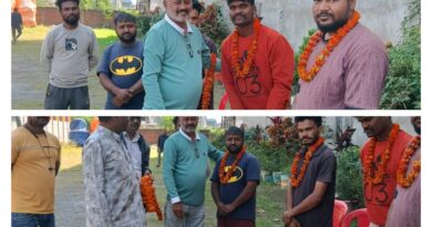 महर्षि वाल्मीकि जयंती पर कटनी में 'स्वच्छता वीरों' का सम्मान: वीर सावरकर वार्ड में कार्यक्रम का आयोजन; समाज सेवी अजय सरावगी और MSW सुपरवाइजर आलोक द्विवेदी रहे मौजूद