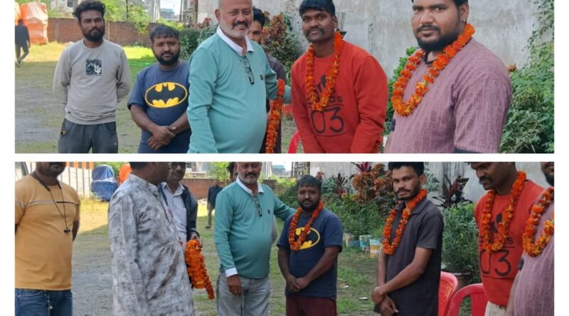 महर्षि वाल्मीकि जयंती पर कटनी में 'स्वच्छता वीरों' का सम्मान: वीर सावरकर वार्ड में कार्यक्रम का आयोजन; समाज सेवी अजय सरावगी और MSW सुपरवाइजर आलोक द्विवेदी रहे मौजूद