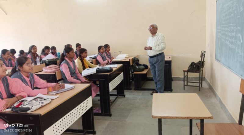 विद्यार्थियों को होमां खेती अग्निहोत्र के निर्माण एवं फसलों में उपयोगका तकनीकी प्रशिक्षण दिया गया।