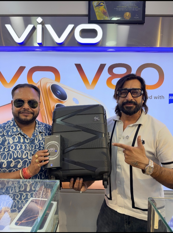 बाबा मोबाइल शॉपी पर Vivo V80 की हुई आगरा में पहली बिक्री श्री आशीष गोयल बने पहले ग्राहक, मोबाइल के साथ दिए गए आकर्षक उपहार; डायरेक्टर विक्की बाबा समेत पूरी टीम रही मौजूद 1 बाबा मोबाइल शॉपी पर Vivo V80 की हुई आगरा में पहली बिक्री श्री आशीष गोयल बने पहले ग्राहक, मोबाइल के साथ दिए गए आकर्षक उपहार; डायरेक्टर विक्की बाबा समेत पूरी टीम रही मौजूद